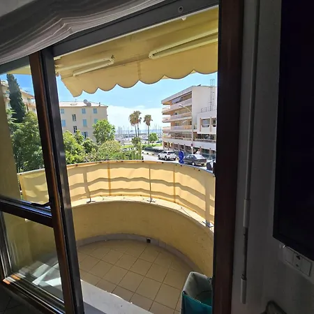 Garavan 2p 100m Et Port 4 Personnes * Μεντόν